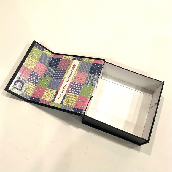 Vineyard Vines Navy Blue Belt Accessory Box w/ Magnetic Closure 5" x 5" x 2" NEW - Picture 4 of 5